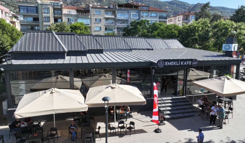Emekli Kafe Kısa Sürede Gözde Mekan Oldu