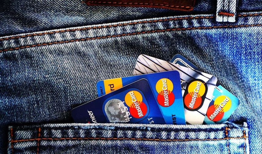Vatandaşın kredi kartlarına borcu rekor kırıyor: 3,3 trilyon lira