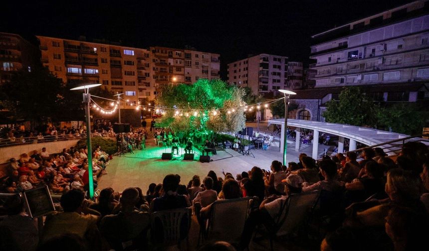 Zeytin ağacının altında “Gece Makamı” ezgileri