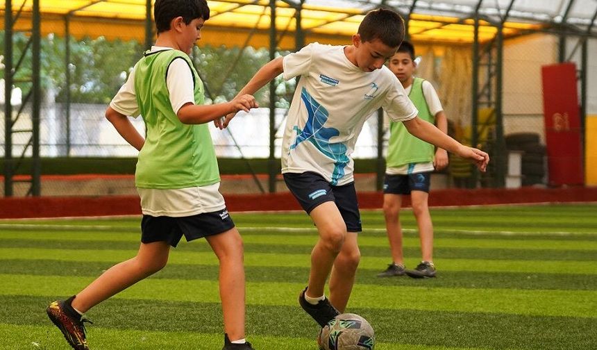 Beylikdüzü'nde öğrenciler yazı sporla geçiriyor