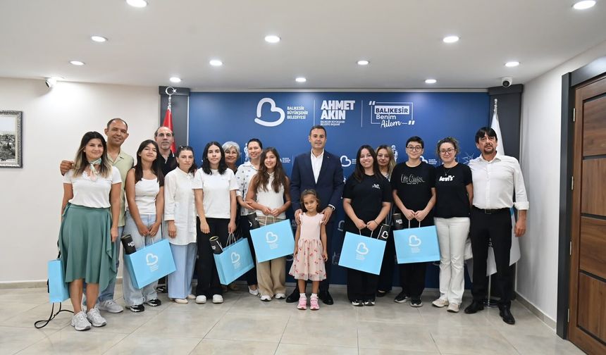 Ahmet Akın: “Nereye giderseniz gidin, ülkenizi unutmayın”