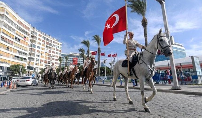 İzmir'in düşman işgalinden kurtuluşunun 104. yıl dönümü kutlanıyor