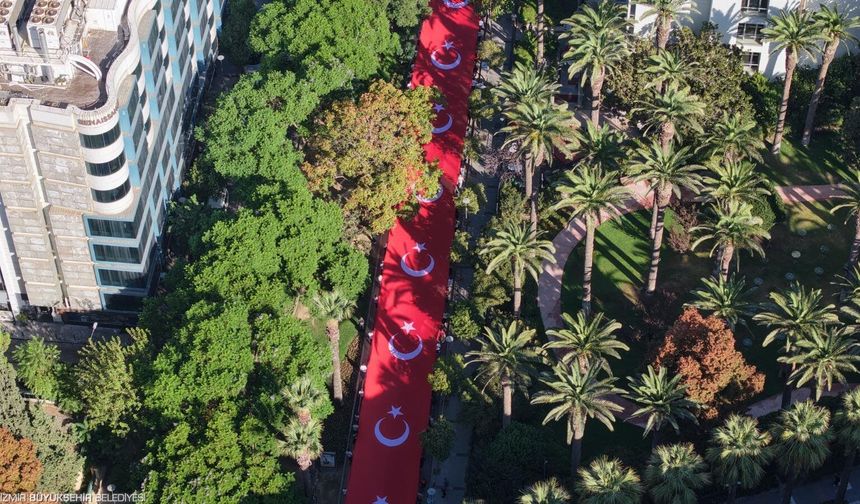 Cemil Tugay İzmirlilerle yürüdü