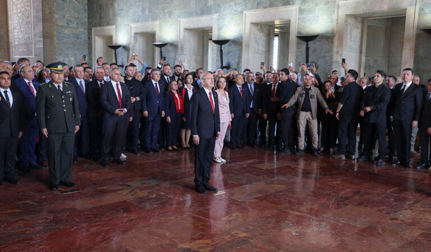 CHP 103 yaşında... Kemal Kılıçdaroğlu'ndan Anıtkabir'de "arınma" mesajı