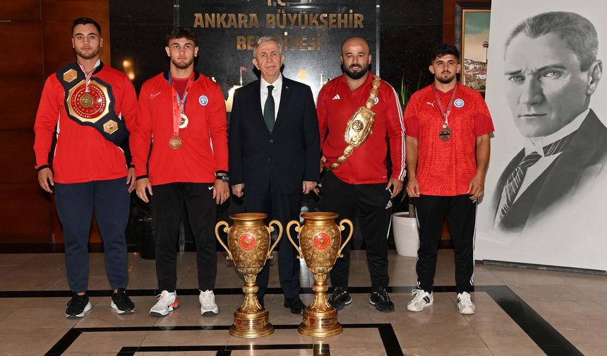 Mansur Yavaş ASKİ sporlu güreşçileri ağırladı