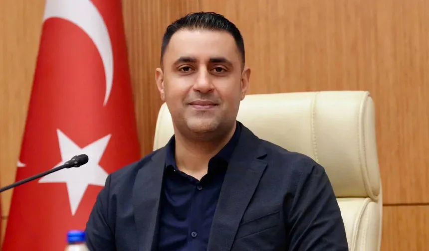 İçişleri Bakanlığı duyurdu: Çukurova Belediye Başkanı Emrah Kozay görevden uzaklaştırıldı