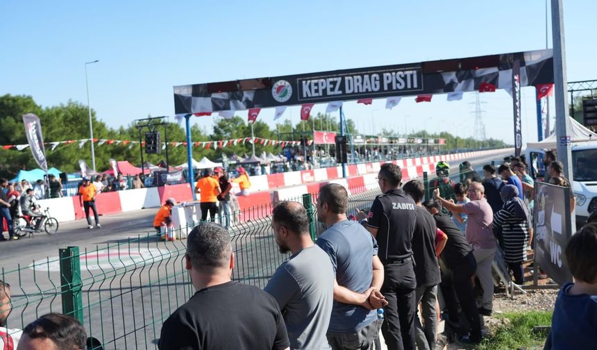 Kepezde motodrag yarışları büyük heyecanla sürüyor