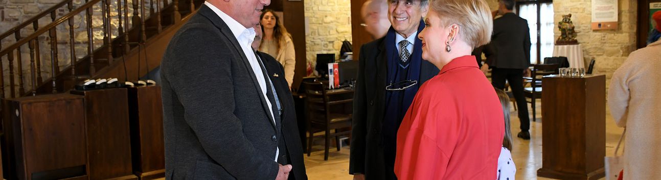 Kuşadası sanatseverlere ev sahipliği yapıyor